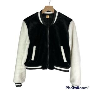 Pano Vail CO Black & White Velour Varsity Style Jacket Sz M